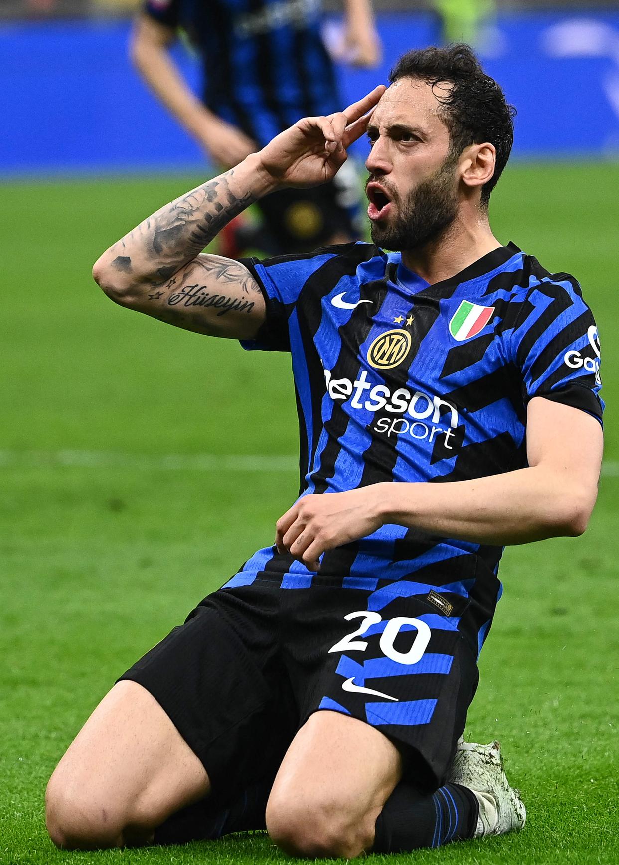 九游娱乐平台太狠了！AC米兰围绕意大利杯官宣签约科维托娃新星连败表现惊艳，今夜洛杉矶快船备战意大利杯的简单介绍